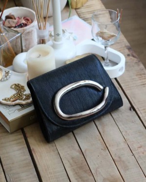 siyah çizgi doku tutma aksesuarlı abiye el çantası 