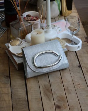 silver çizgi doku tutma aksesuarlı abiye el çantası 