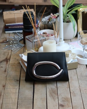 siyah mat doku tutma aksesuarlı abiye el çantası