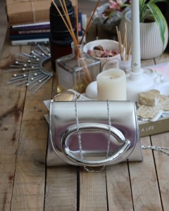 silver parlak doku tutma aksesuarlı abiye el çantası