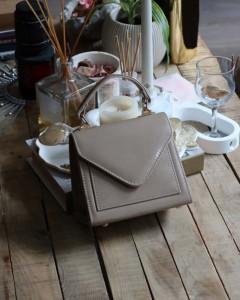 Vizon Rugan Kapak Detaylı Askılı Omuz Çantası