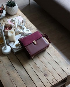  bordo süet kapak detaylı ayarlanabilir askılı omuz çantası 