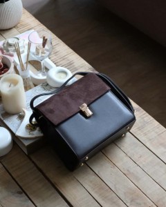 acı kahve süet kapak detaylı ayarlanabilir askılı omuz çantası 