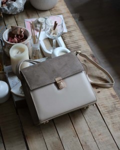 vizon süet kapak detaylı ayarlanabilir askılı omuz çantası 