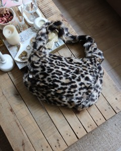 leopar  tek kulplu peluş omuz çantası