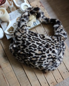 leopar  tek kulplu peluş omuz çantası