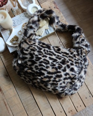 leopar  tek kulplu peluş omuz çantası