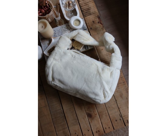 beyaz tek kulplu peluş omuz çantası