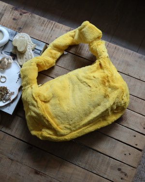 sarı tek kulplu peluş omuz çantası