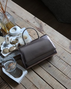 Bronz Deri Metal Sap Detaylı El & Omuz Çantası Bronz Deri Metal Sap Detaylı El & Omuz Çantası