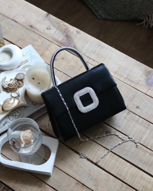 Siyah Parlak Kare Taş Toka Aksesuarlı Taşlı Tutma Kulplu Abiye El Çantası Omuz Çantası