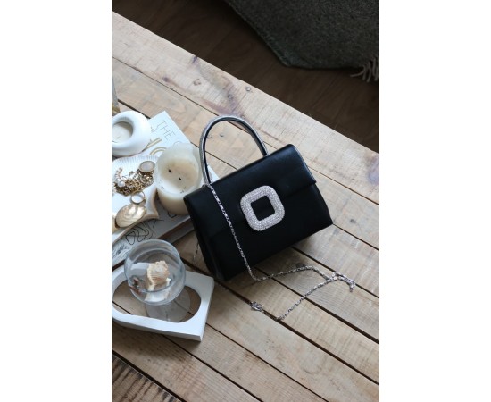 Siyah Parlak Kare Taş Toka Aksesuarlı Taşlı Tutma Kulplu Abiye El Çantası Omuz Çantası Siyah Parlak Kare Taş Toka Aksesuarlı Taşlı Tutma Kulplu Abiye El Çantası Omuz Çantası