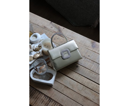 Gold Parlak Kare Taş Toka Aksesuarlı Taşlı Tutma Kulplu Abiye El Çantası Omuz Çantası Gold Parlak Kare Taş Toka Aksesuarlı Taşlı Tutma Kulplu Abiye El Çantası Omuz Çantası