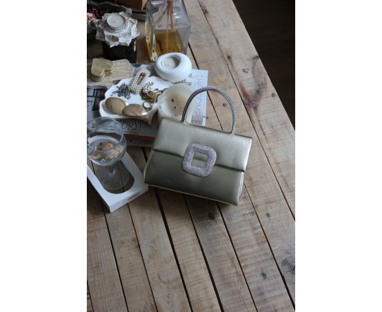 Gold Parlak Kare Taş Toka Aksesuarlı Taşlı Tutma Kulplu Abiye El Çantası Omuz Çantası Gold Parlak Kare Taş Toka Aksesuarlı Taşlı Tutma Kulplu Abiye El Çantası Omuz Çantası