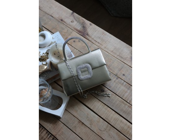 Gold Parlak Kare Taş Toka Aksesuarlı Taşlı Tutma Kulplu Abiye El Çantası Omuz Çantası Gold Parlak Kare Taş Toka Aksesuarlı Taşlı Tutma Kulplu Abiye El Çantası Omuz Çantası