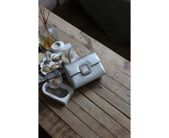 Silver Parlak Kare Taş Toka Aksesuarlı Taşlı Tutma Kulplu Abiye El Çantası Omuz Çantası Silver Parlak Kare Taş Toka Aksesuarlı Taşlı Tutma Kulplu Abiye El Çantası Omuz Çantası