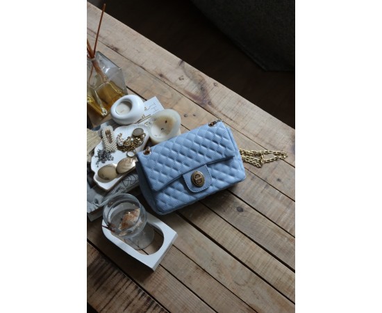 Bebe Mavisi Zincirli Kapitone Çanta