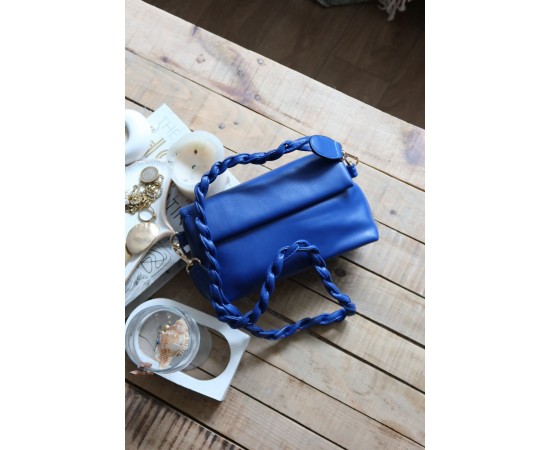 Koyu Mavi Örgü Saplı Uzak Kapak Omuz Çantası Koyu Mavi Örgü Saplı Uzak Kapak Omuz Çantası