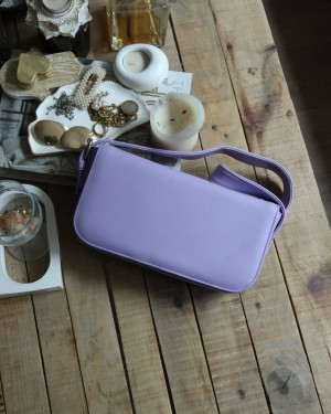 lila ayarlanabilir askılı kapaklı baget çanta
