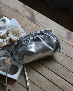 Silver Kartlık Detaylı Bohça Form Omuz Çantası