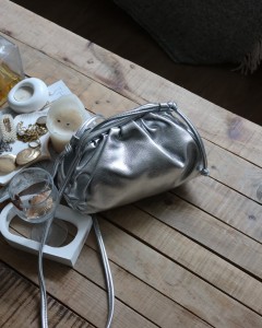 Silver Kartlık Detaylı Bohça Form Omuz Çantası