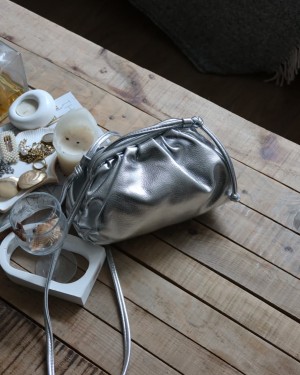 Silver Kartlık Detaylı Bohça Form Omuz Çantası