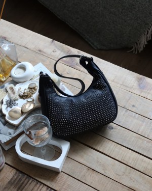 siyah taş işleme askılı omuz çantası 