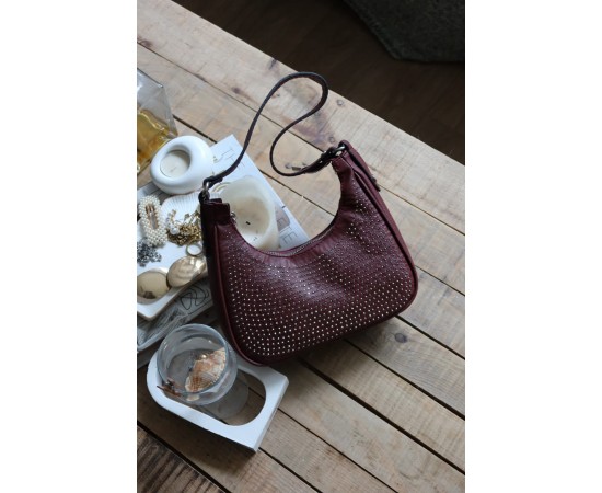 Bordo taş işleme askılı omuz çantası Bordo taş işleme askılı omuz çantası