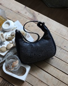 siyah taş işleme askılı omuz çantası siyah taş işleme askılı omuz çantası