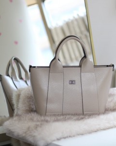 Bej  büyük boy askılı el omuz çantası