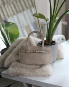 krem süet mini boy gold toka detaylı el omuz çantası 