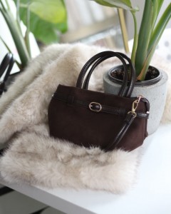 Acı Kahve  süet mini boy gold toka detaylı el omuz çantası 