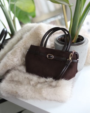 Acı Kahve  süet mini boy gold toka detaylı el omuz çantası 