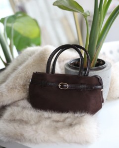 Acı Kahve  süet mini boy gold toka detaylı el omuz çantası 