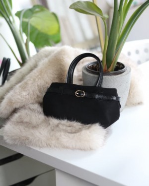 Siyah süet mini boy gold toka detaylı el omuz çantası 