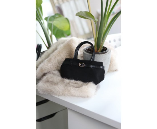 Siyah süet mini boy gold toka detaylı el omuz çantası Siyah süet mini boy gold toka detaylı el omuz çantası