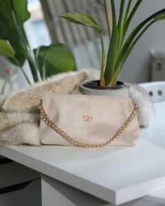 krem süet zincir aksesuar detaylı el & omuz çantası 