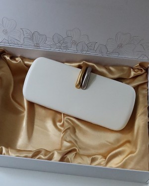  Beyaz metal aksesuar detaylı zincirli slim abiye el omuz çantası