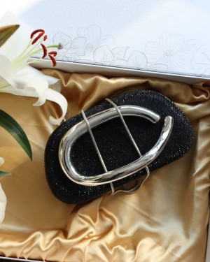 Siyah Taşlı Mika Tutma Aksesuarlı Zincirli Omuz Çantası