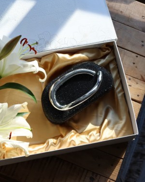 Siyah Taşlı Mika Tutma Aksesuarlı Zincirli Omuz Çantası