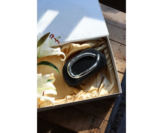 Siyah Taşlı Mika Tutma Aksesuarlı Zincirli Omuz Çantası