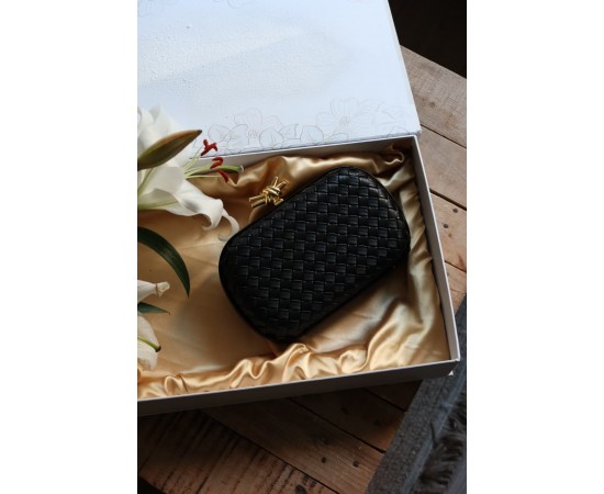 Siyah Baklava Desenli Metal Aksesuar Detaylı Kasa Abiye Çanta