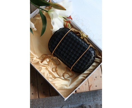 Siyah Baklava Desenli Metal Aksesuar Detaylı Kasa Abiye Çanta