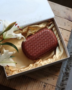 Taba Baklava Desenli Metal Aksesuar Detaylı Kasa Abiye Çanta