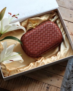 Taba Baklava Desenli Metal Aksesuar Detaylı Kasa Abiye Çanta