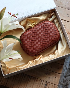 Taba Baklava Desenli Metal Aksesuar Detaylı Kasa Abiye Çanta