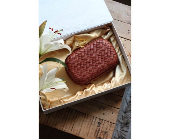 Taba Baklava Desenli Metal Aksesuar Detaylı Kasa Abiye Çanta