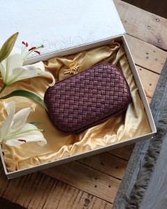 Bordo Baklava Desenli Metal Aksesuar Detaylı Kasa Abiye Çanta