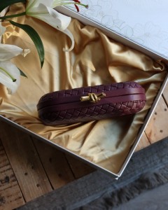 Bordo Baklava Desenli Metal Aksesuar Detaylı Kasa Abiye Çanta