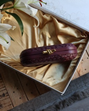 Bordo Baklava Desenli Metal Aksesuar Detaylı Kasa Abiye Çanta